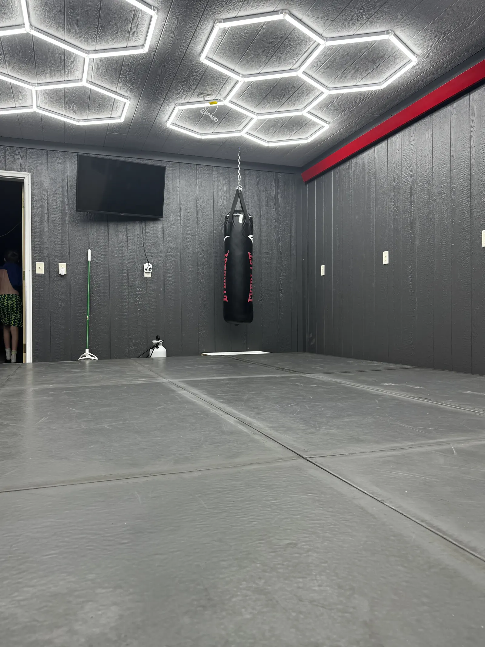 Seamless coated floor in a home gym